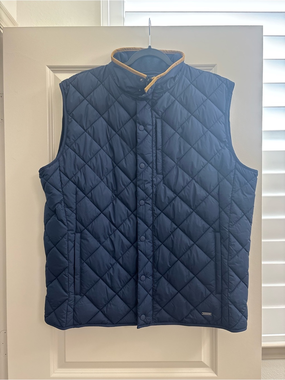 Mizzen+Main Quilted Navy Vest with Tan Collar Trim